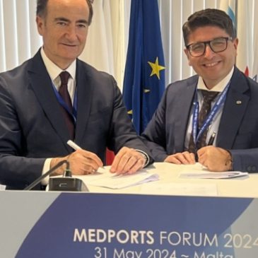 Algeciras acogerá un curso sobre descarbonización del sector marítimo-portuario