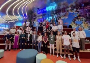 Participantes de Ocean Hackathon® 2025 en el nuevo edificio Zona Base Incubazul